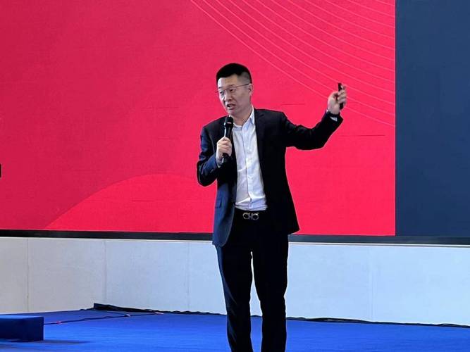 万水波战略咨询 以“一指穿心，三足鼎立”构架产品战略的攻守之道